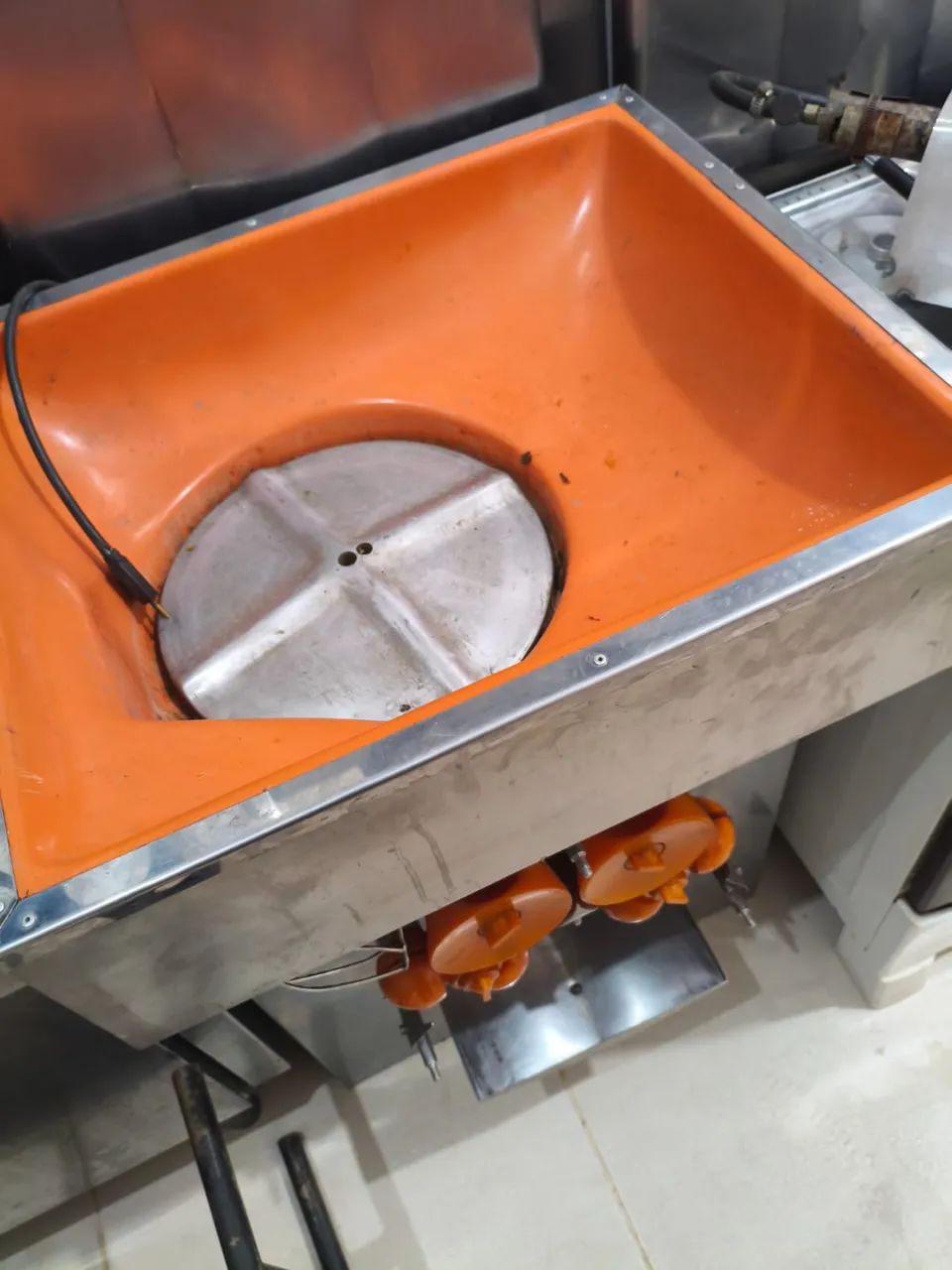 MÁQUINA AUTOMÁTICA DE ESPREMER LARANJA INDUSTRIAL - INOX - 220V - Foto 2