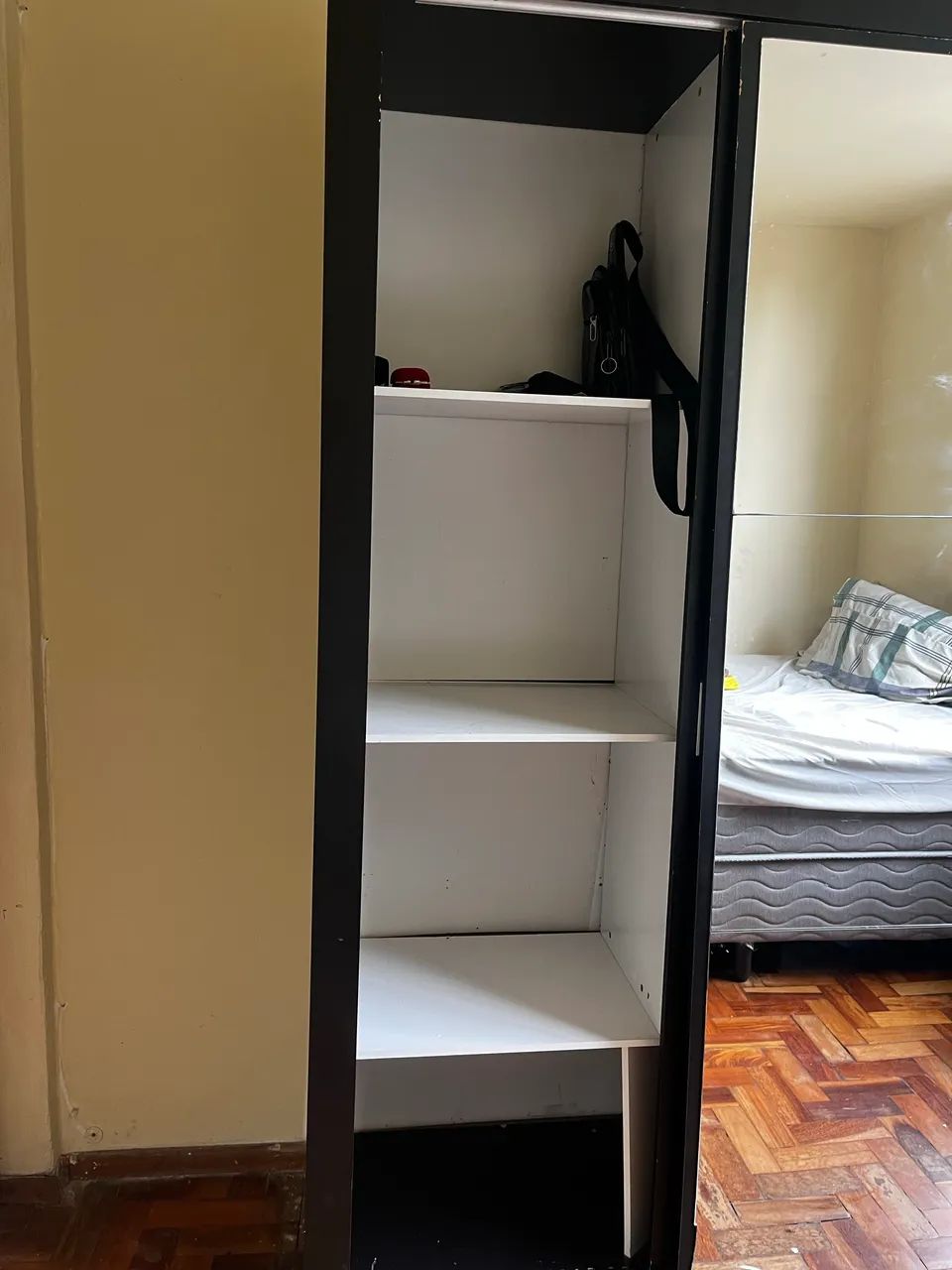 Vendo guarda-roupa de solteiro  - Foto 2