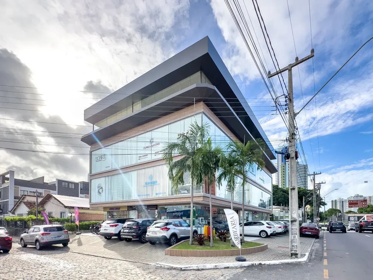Salas e lojas Comerciais na Unidade Miramar, A sala fica no 2° ANDAR