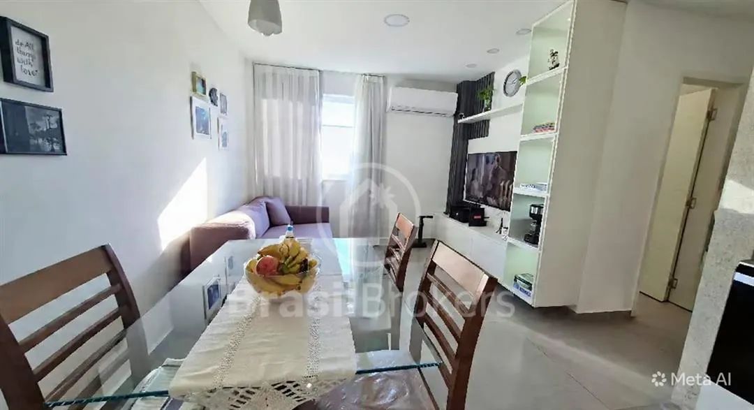 ÓTIMO APARTAMENTO DE 2 QUARTOS AO LADO DO COMERCIO E CONDUÇÃO