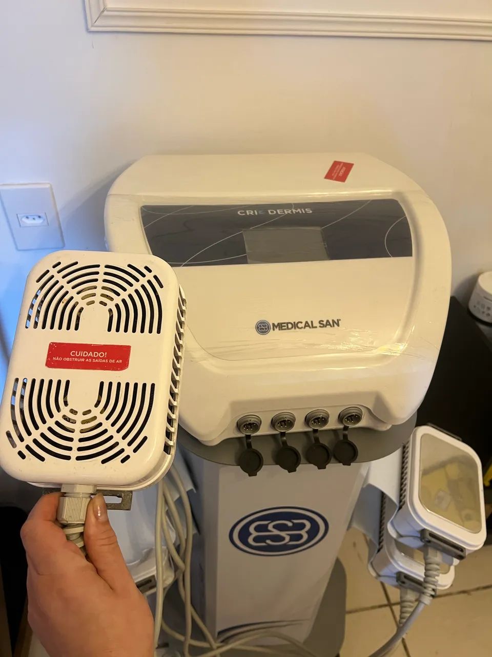Criolipolise com 6 placas funcionando perfeitamente máquina impecável  com Nota fiscal  - Foto 2