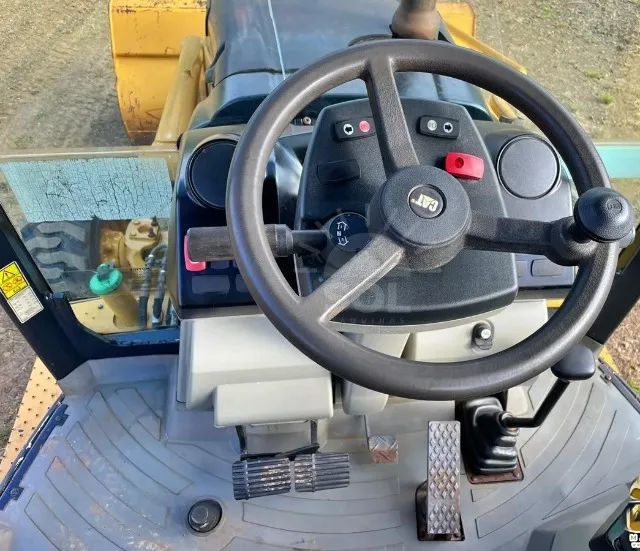 Retroescavadeira Caterpillar  2015 - Foto 4