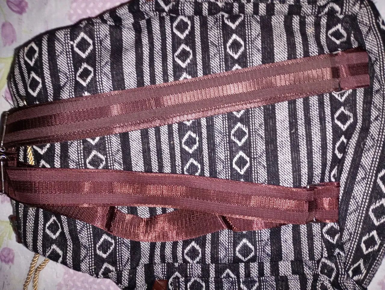 Vendo uma mochila nova.ENTREGO - Foto 4
