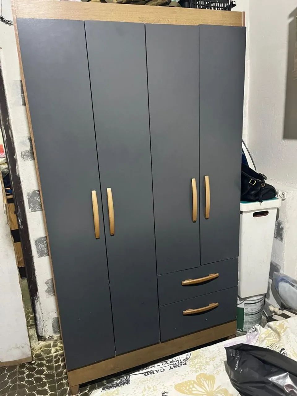 Guarda-roupa de solteiro impecável 