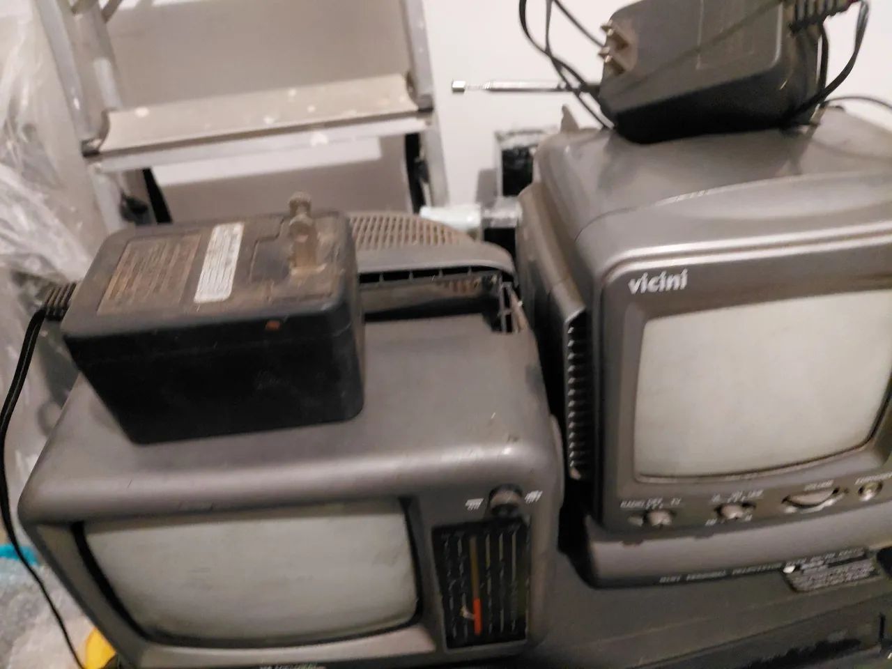 2 tvs 100.00 