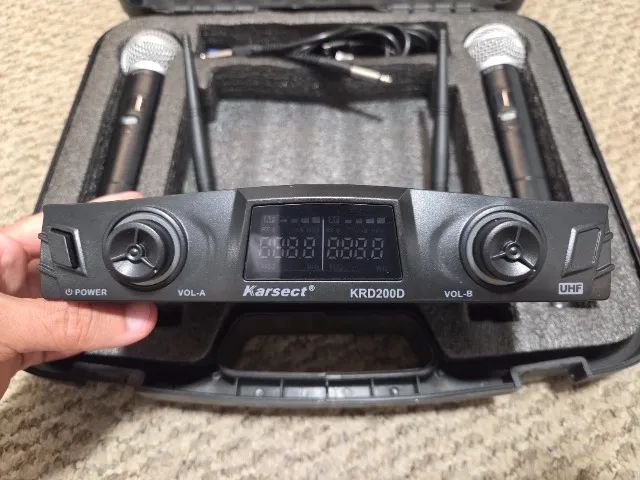 Microfone Profissional de mão Sem Fio Karsect KRD200D Completo Case Original Impecável - Foto 3