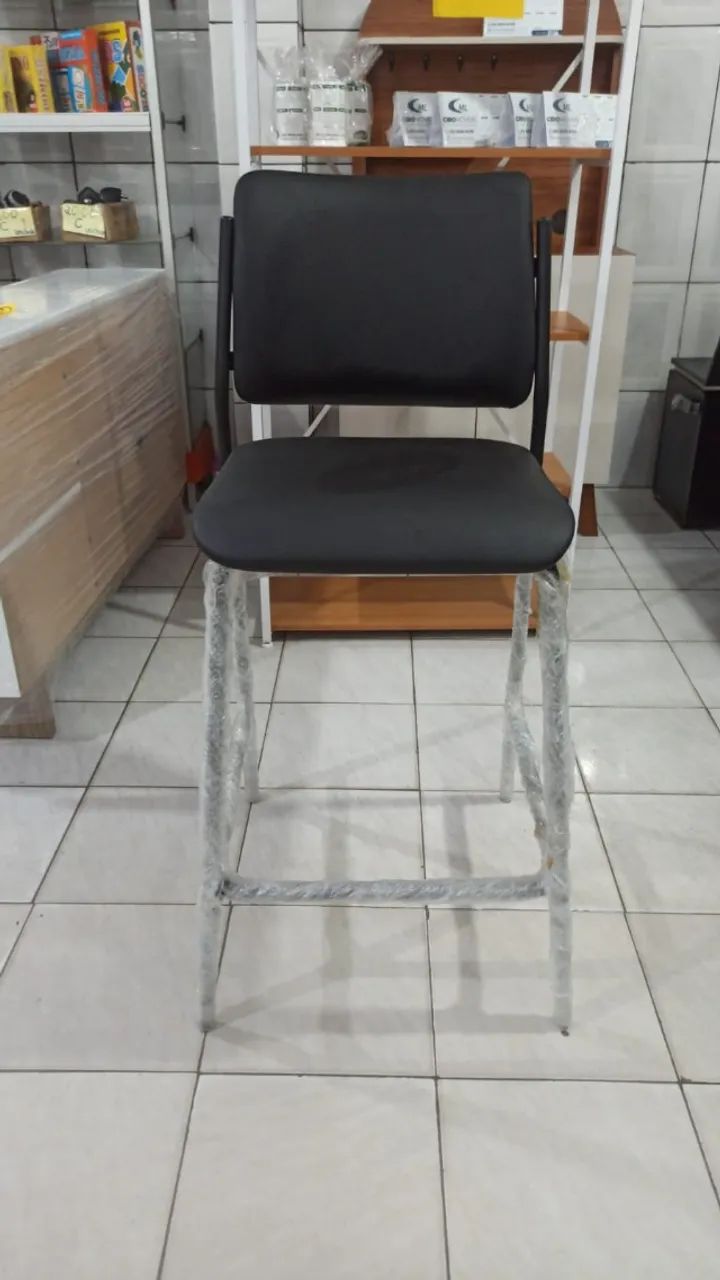 Banqueta preta alta  