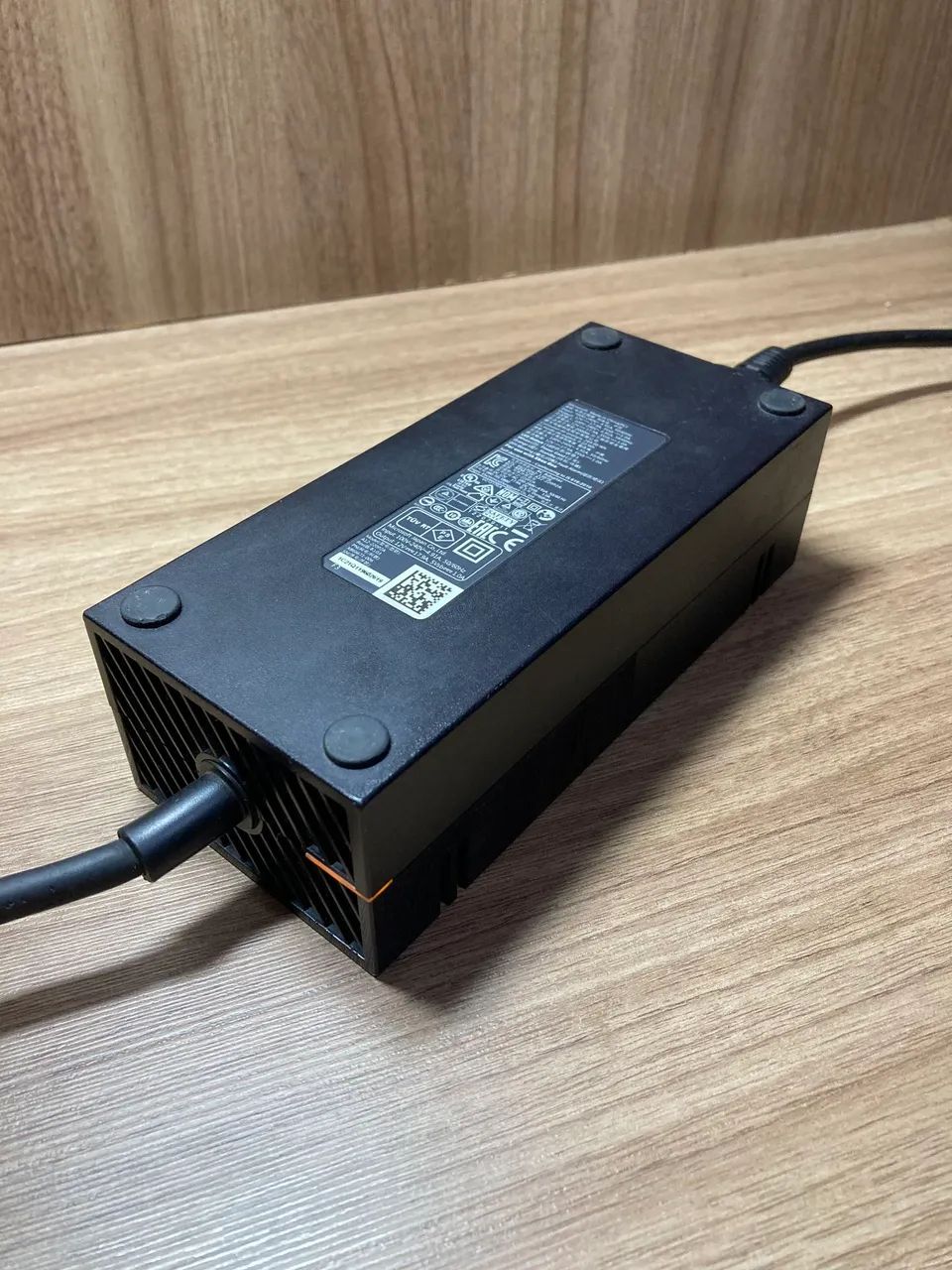FONTE ORIGINAL XBOX ONE PRETA + CABO - FUNCIONANDO PERFEITAMENTE - Foto 5