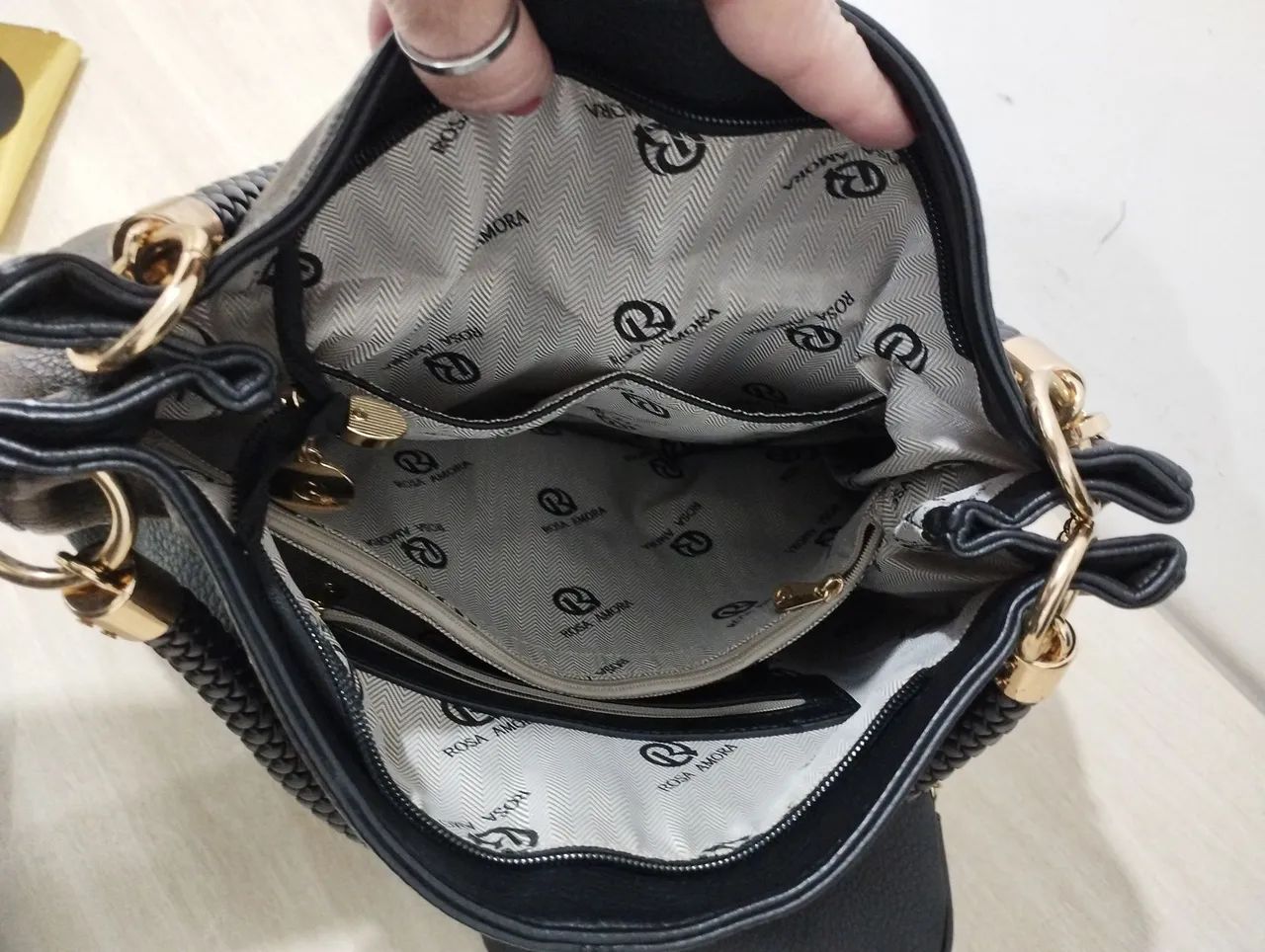 Bolsa de ombro em couro preta - Foto 5