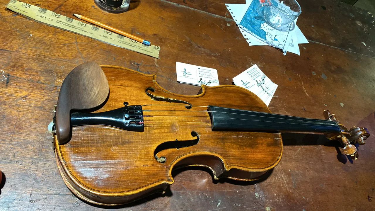 Violinos , violas e violoncelos 