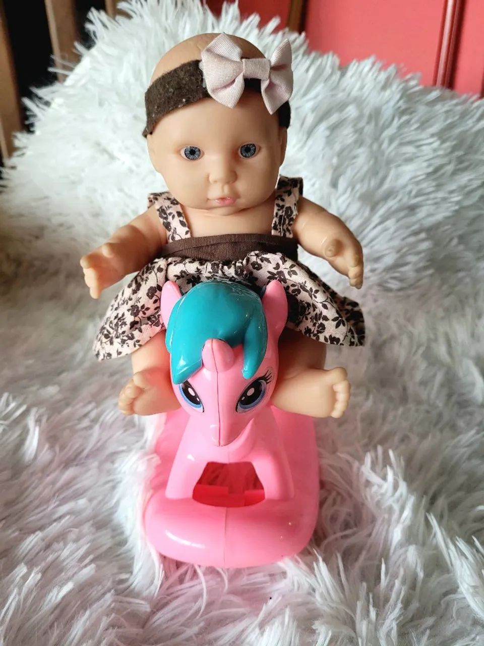 bonequinha + cavalinho de balanço 