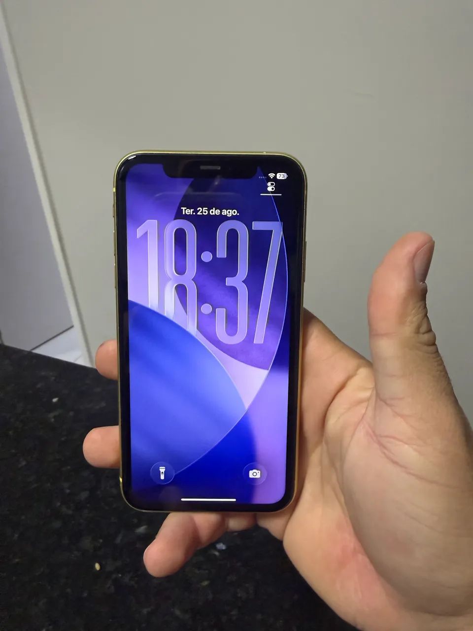 Iphone 11 Yellow 64 Gigas Todo Original - Foto 2