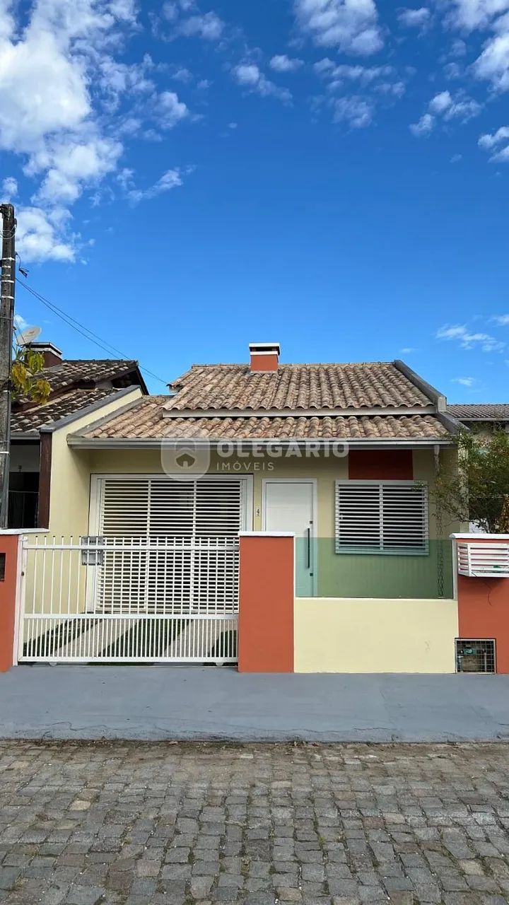 Casa Geminada 01 Suíte + 01 Dormitório