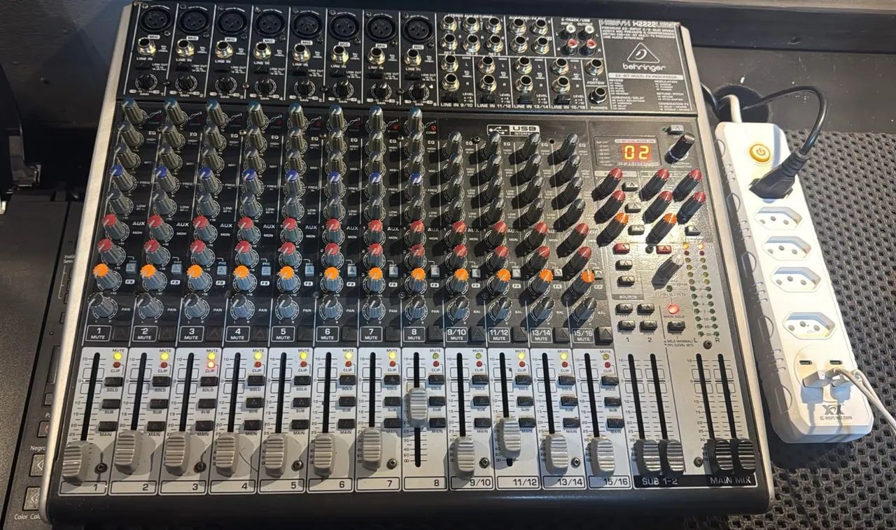 Mesa de Som Behringer - Analógica - Foto 2
