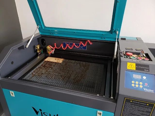 Máquina Router Laser CNC VS6040 Corte e Gravação Completa 60x40cm