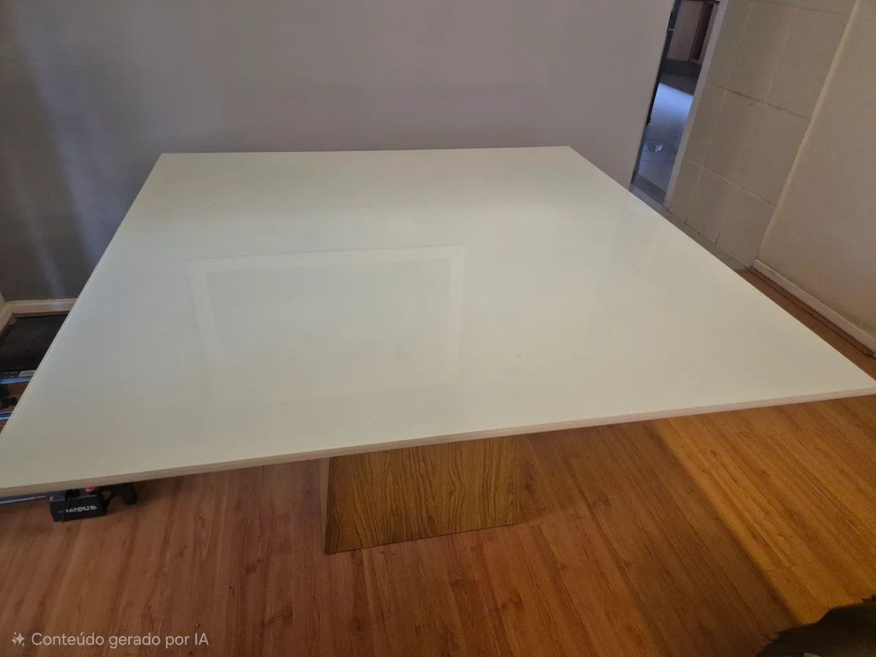 Mesa para 8 lugares com tampo de vidro