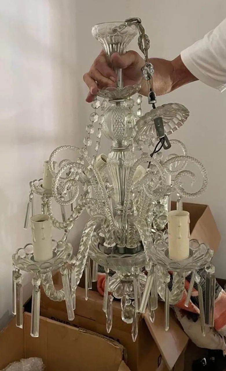 Lustre clássico com cristais e braços - estilo tradicional 