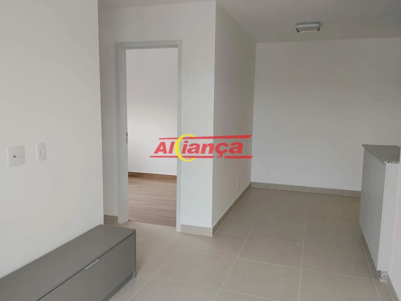 APARTAMENTO COM 2 DORMITÓRIOS - 2 VAGAS DE GARAGEM - 55m²- VILA GALVAO - R$ 3200,00 - Foto 2