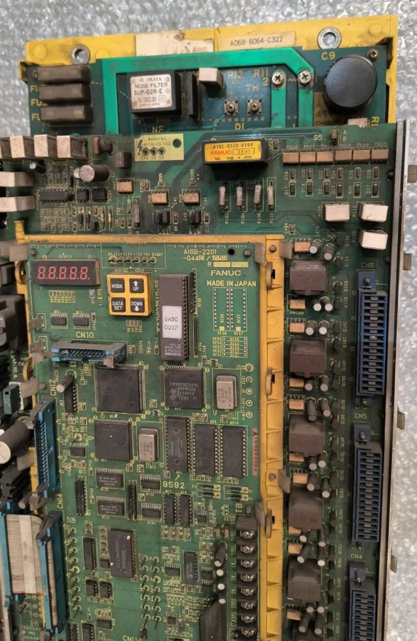 CNC Fanuc A06B-6064-C322 A16B-2201 A20B-1004-074 A20B-2000-0220  - Foto 3