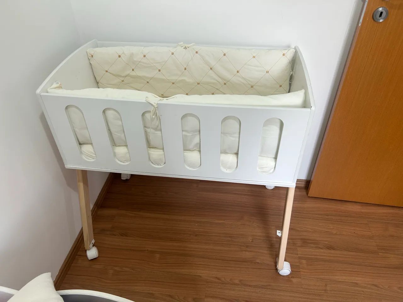 Mini berço com colchão  - Foto 4