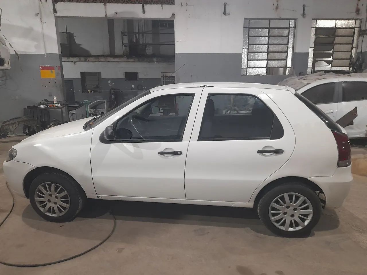 ALUGO CARROS PARA RODAR NA UBER E 99 - Foto 2