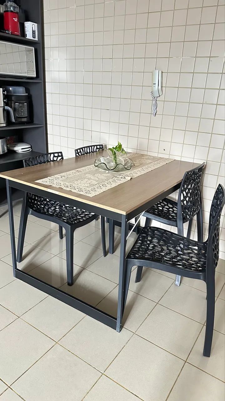 Mesa com 4 cadeiras  - Foto 2