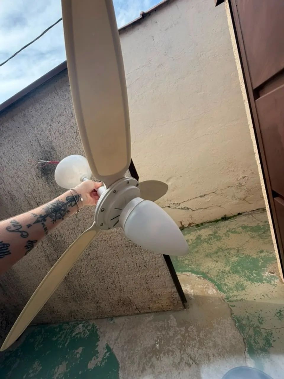 VENTILADOR DE TETO COM LUMINÁRIA - 3 PÁS - Foto 4