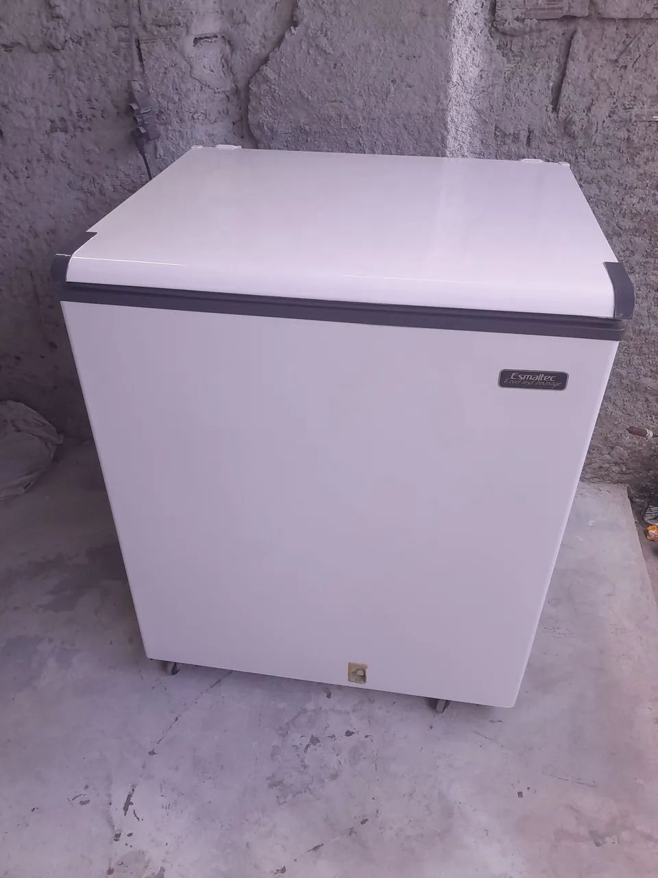 Freezer horizontal esmaltec 215 litros 