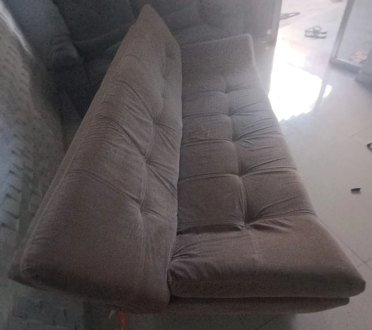 Sofá marrom 2 metros 64985850589825121
