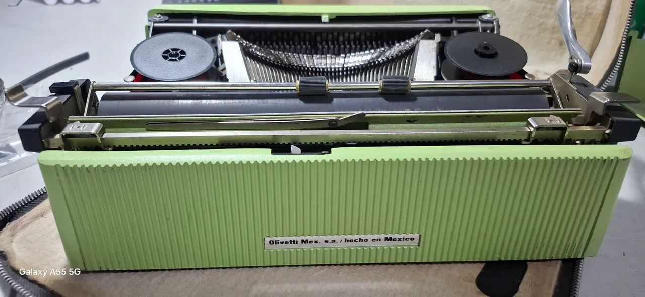 Maquina de Escrever Olivetti Lettera 32 - Foto 4