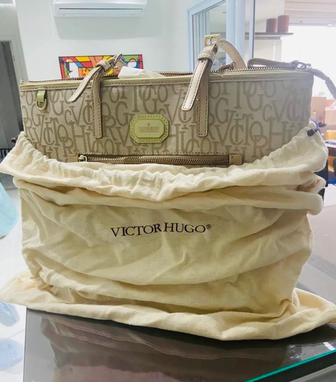 Bolsa da Victor Hugo usada apenas uma vez, praticamente nova.
