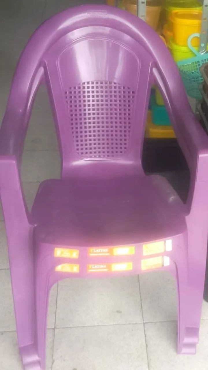 Cadeira de Plástico + Braço  - Foto 2