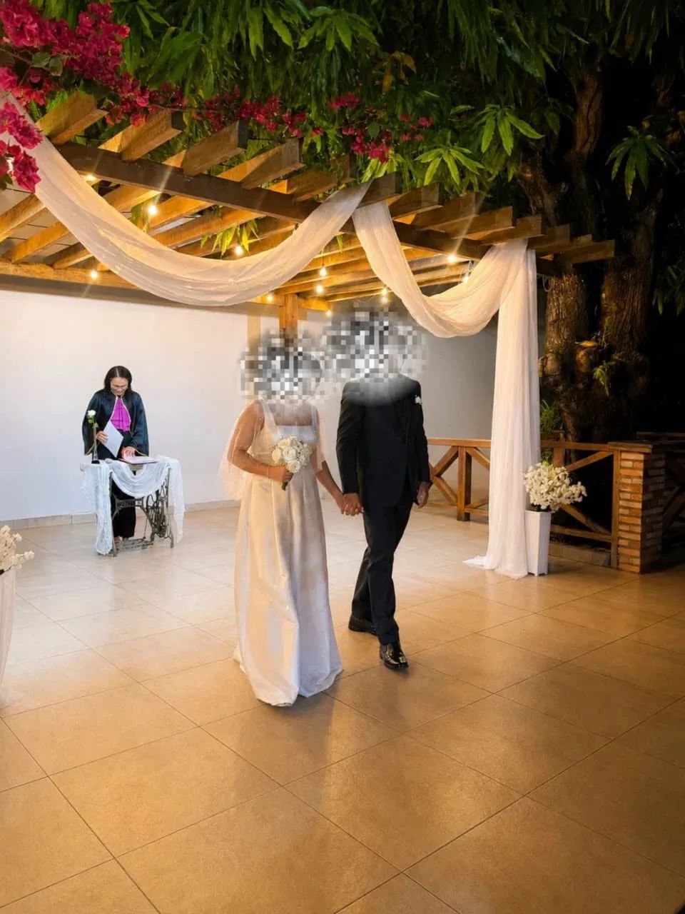 Vestido de casamento minimalista elegante  - Foto 5