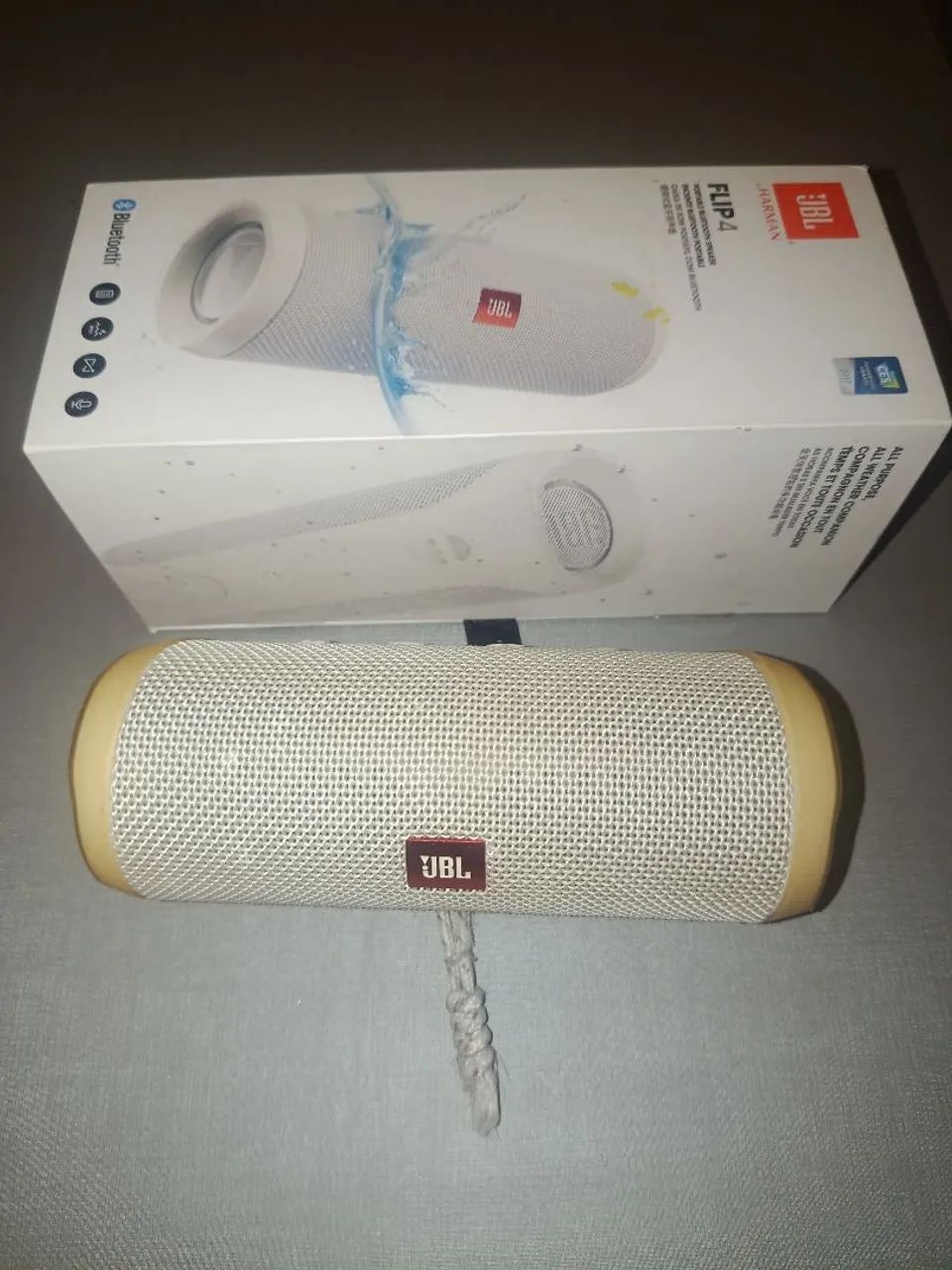 Caixa de som JBL Flip 4