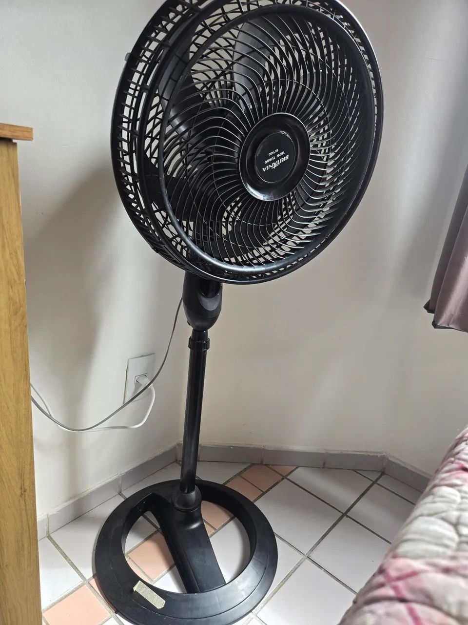 Ventilador,  vendo de pé 