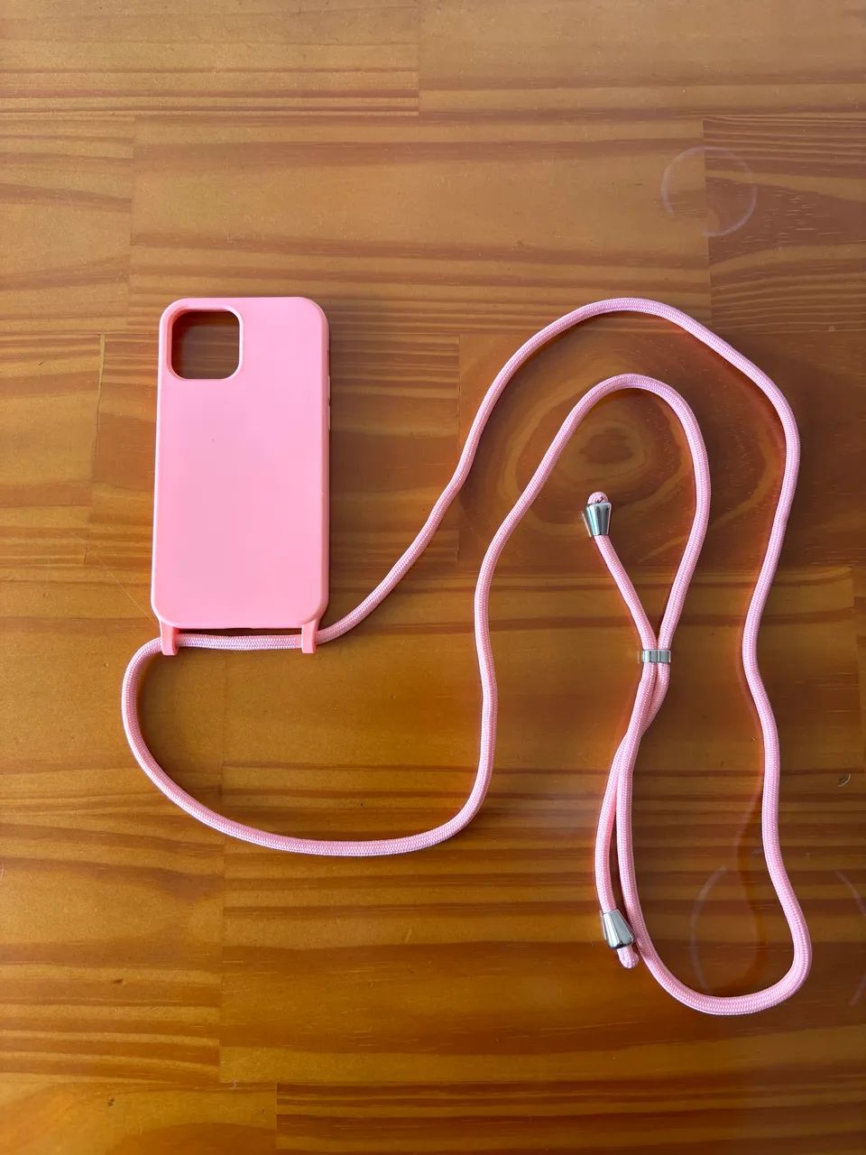 Capinha Rosa com Cordão para iPhone 12 / 12 Pro