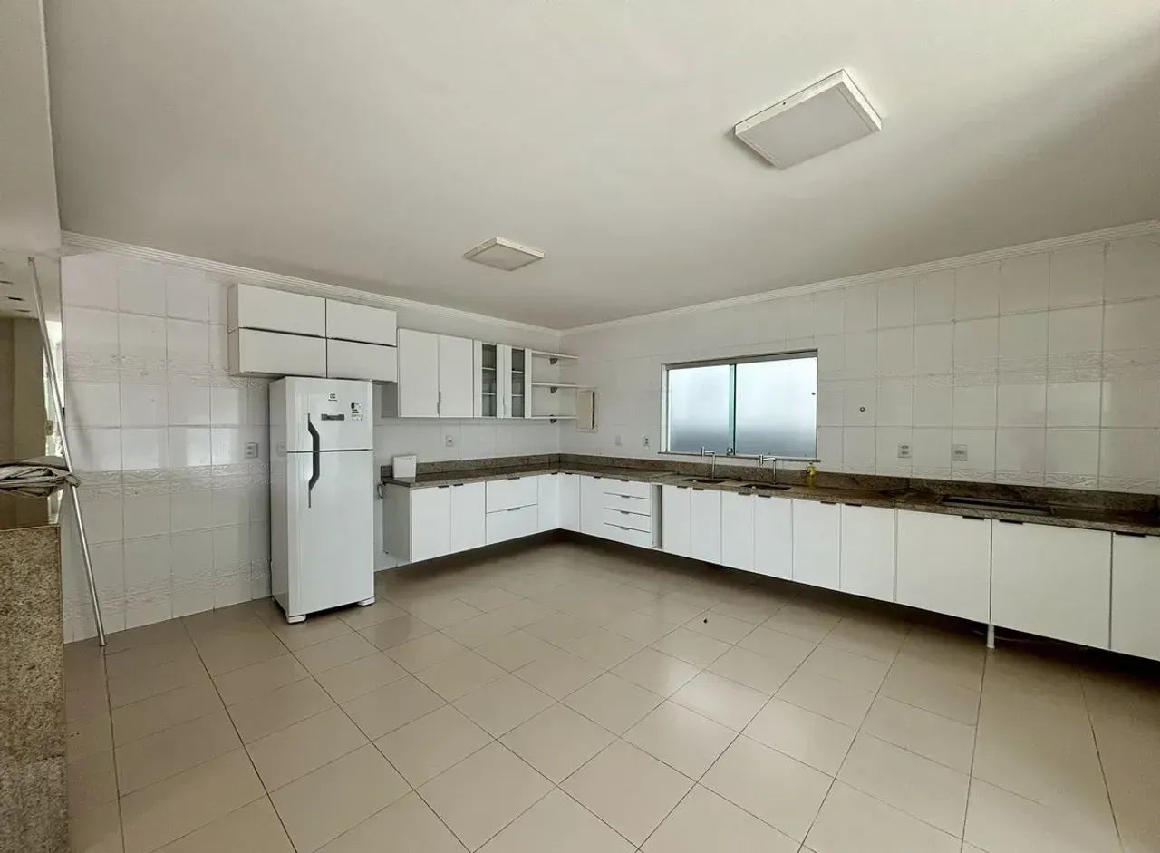 Imóvel para aluguel possui 480 metros quadrados com 5 quartos em Parque Verde - Belém - PA - Foto 8