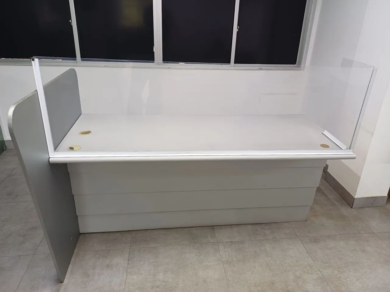 balcão de recepção com Acrílico  - Foto 2