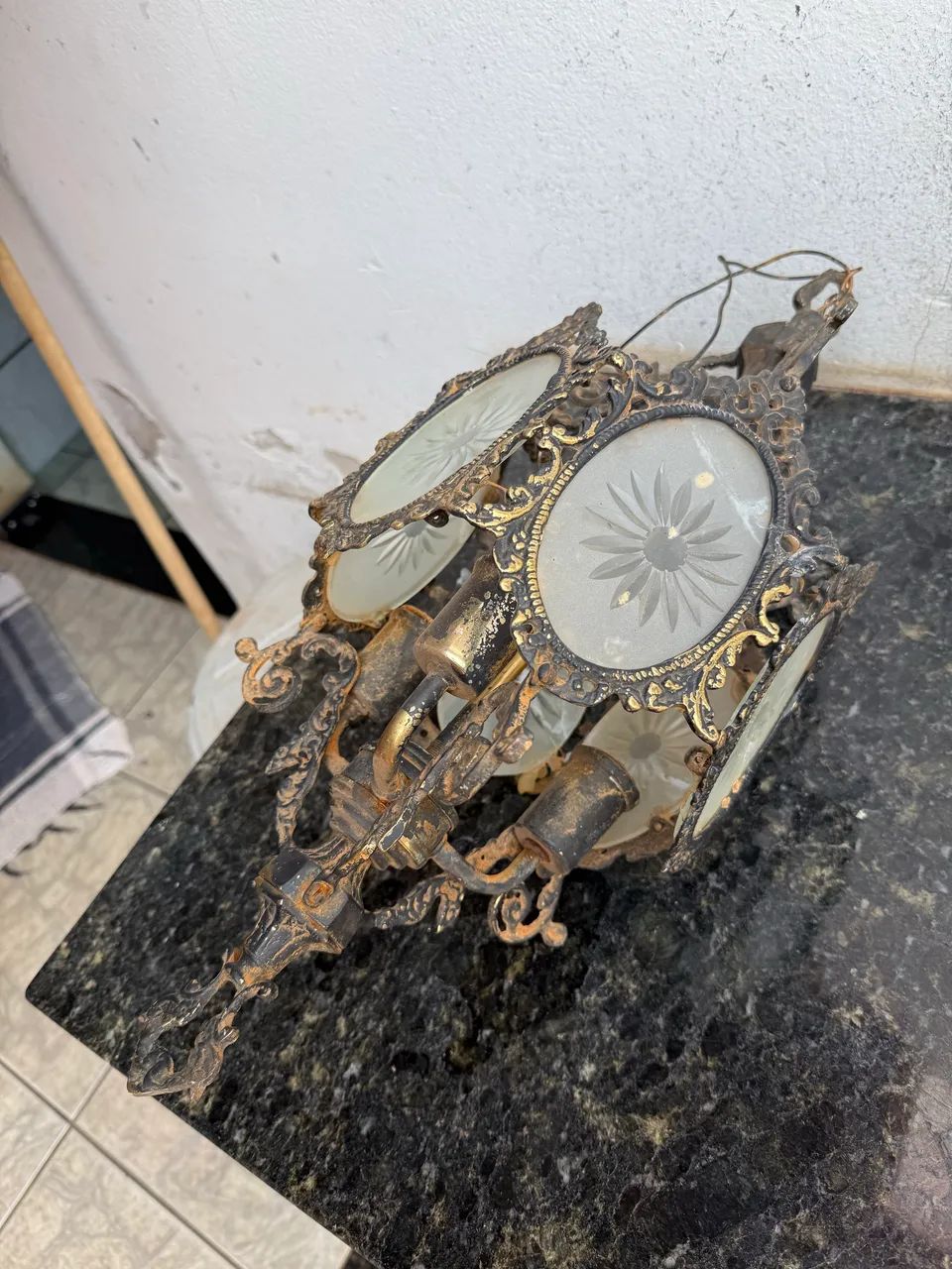 Lustre antigo bronze  - Foto 3