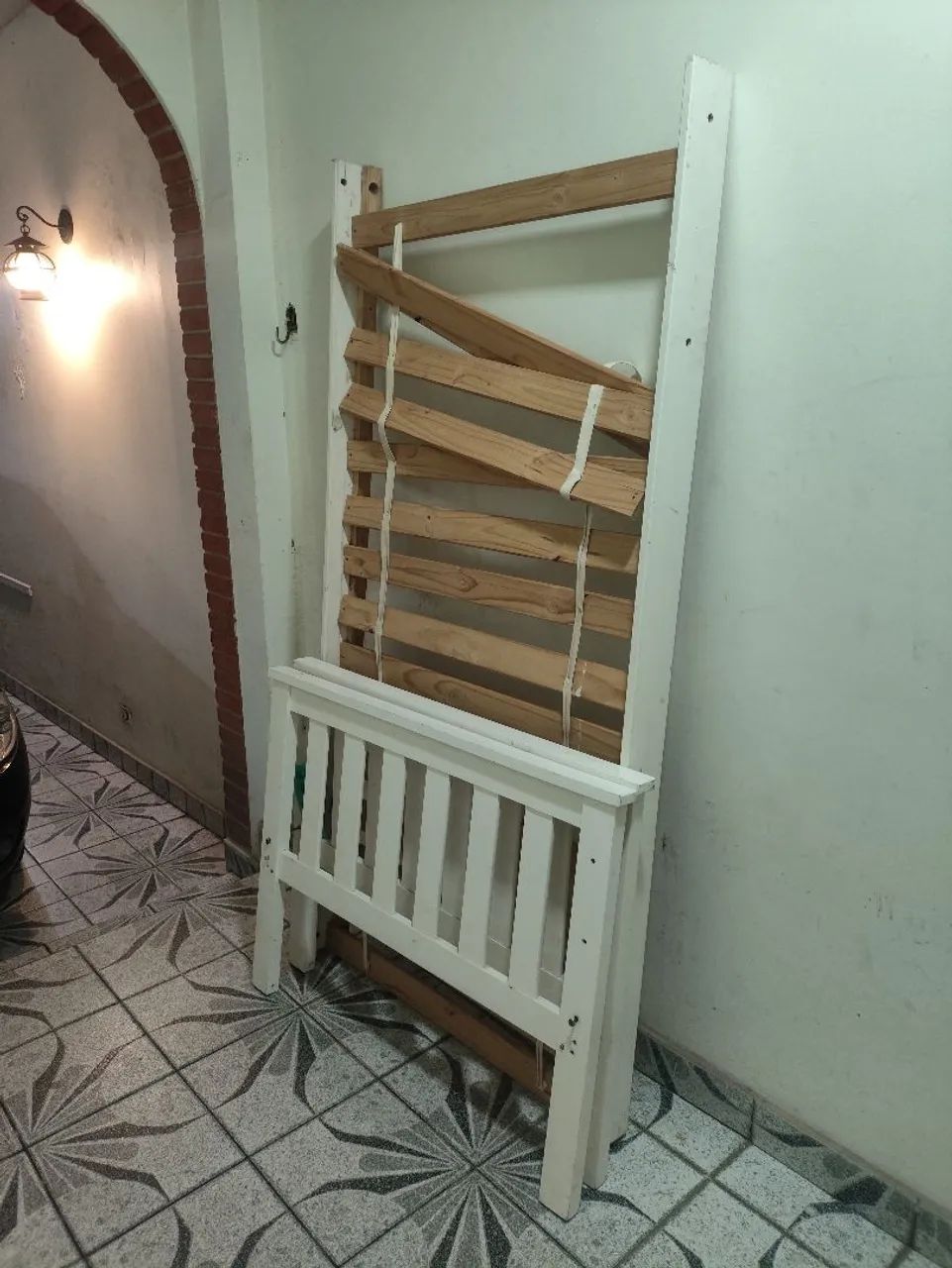 White disassembled single bed65704323297923120