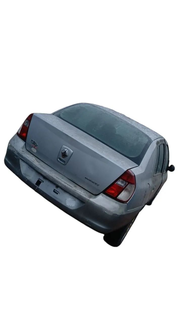Renault Clio sedan disponível para retirada de peças ? ? ? - Peças