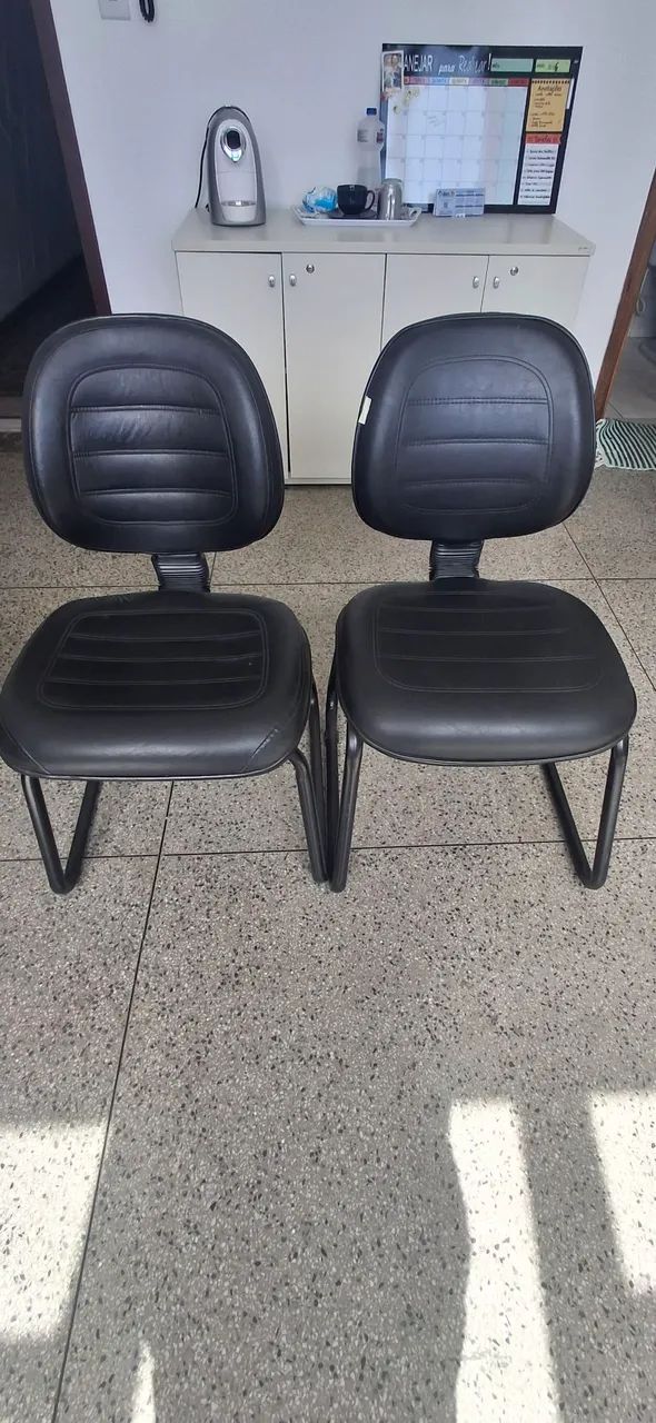 Mesa e cadeiras de escritório  - Foto 4