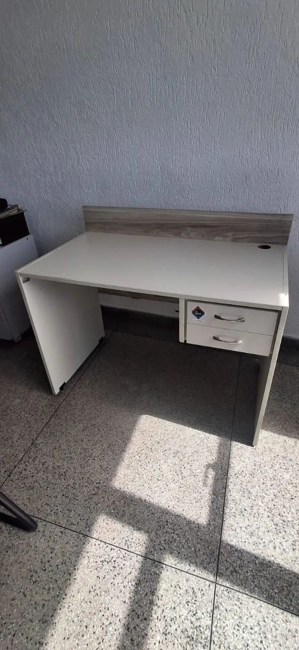 Mesa de escritório + Cadeiras - Foto 2