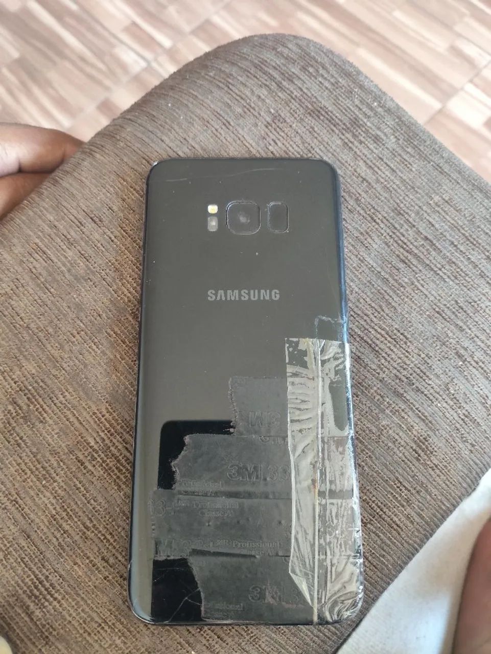Celular s8+. Com marcas de uso, sem o botão de aumentar e abaixar o volume, funcionando.  - Foto 3