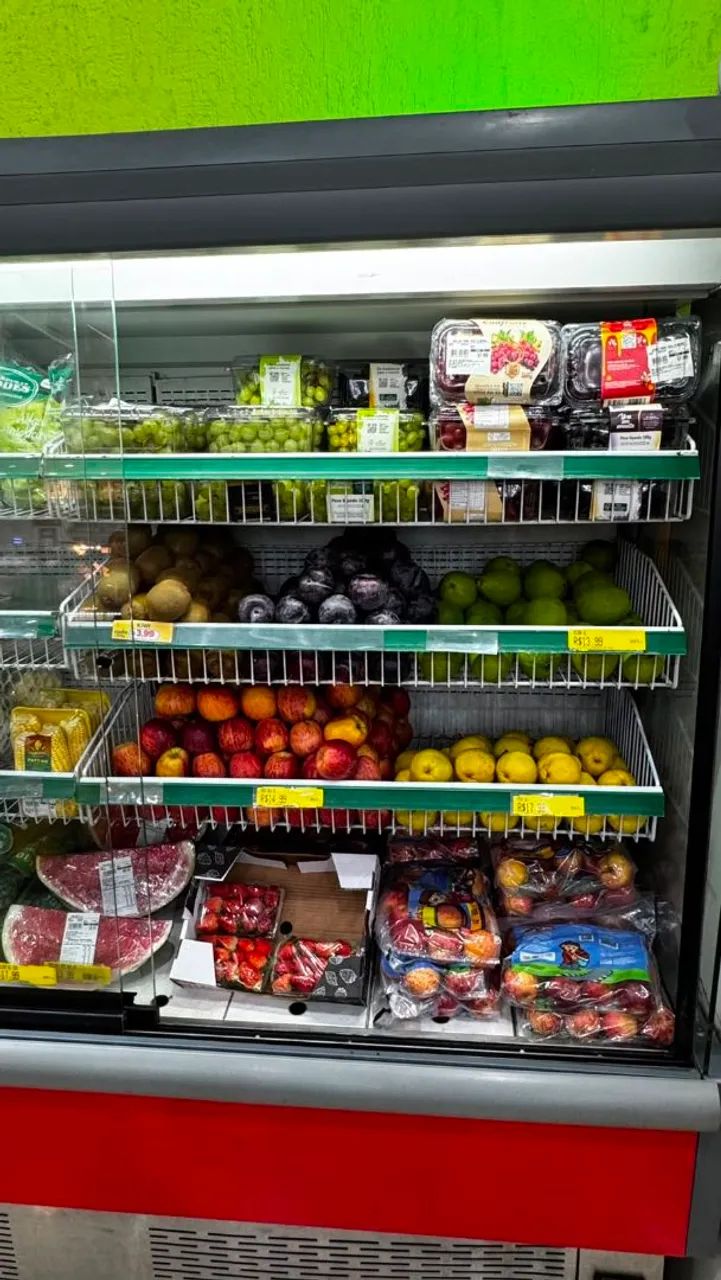 Geladeira de Hortfruti<br>220v<br>Fechada - 4 folhas vidro<br>Marca INTERFRI