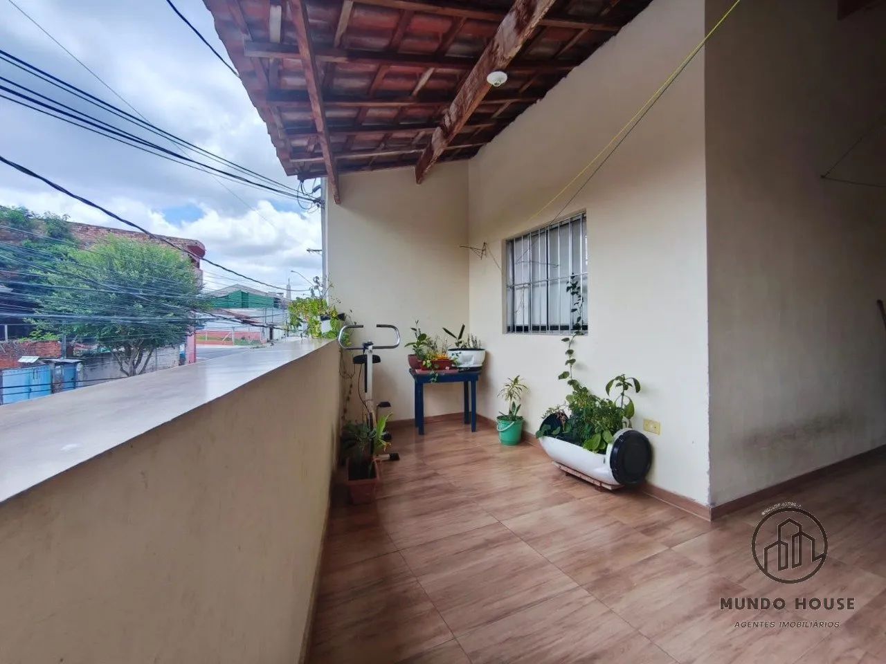 SOBRADO ENORME, COM DUAS CASAS NO FUNDO - Foto 5