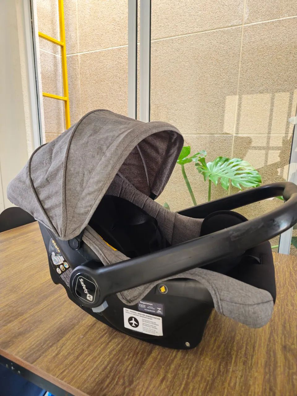 Bebê conforto safety higienizado