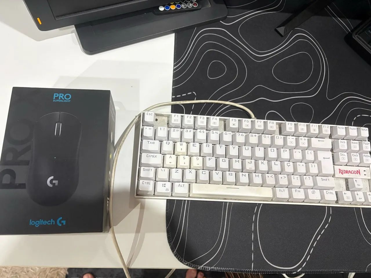 Mouse G Pro Superlight + Teclado Kumara (switch black + Switch blue) 
