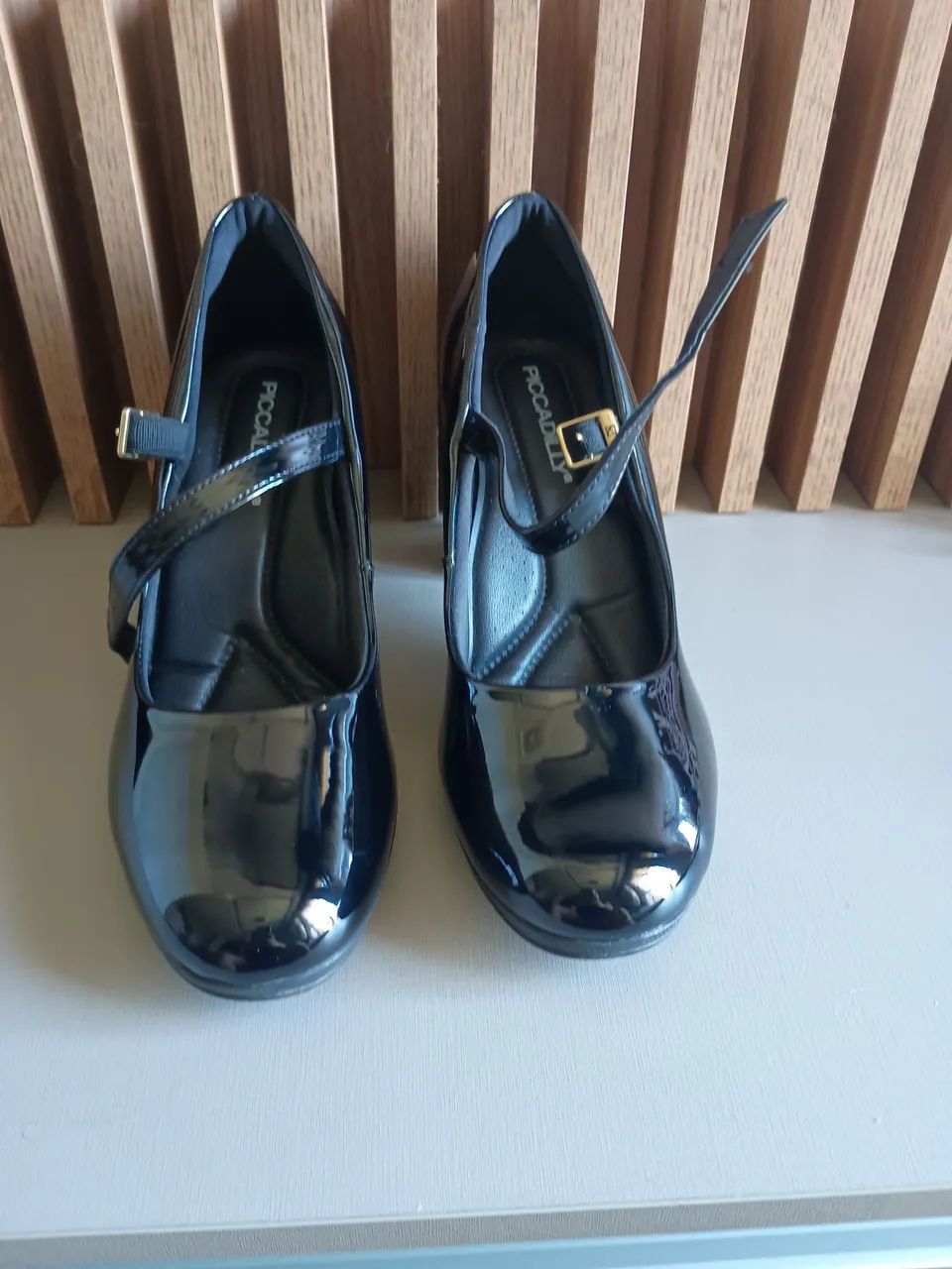Scarpin Piccadilly Preto verniz 