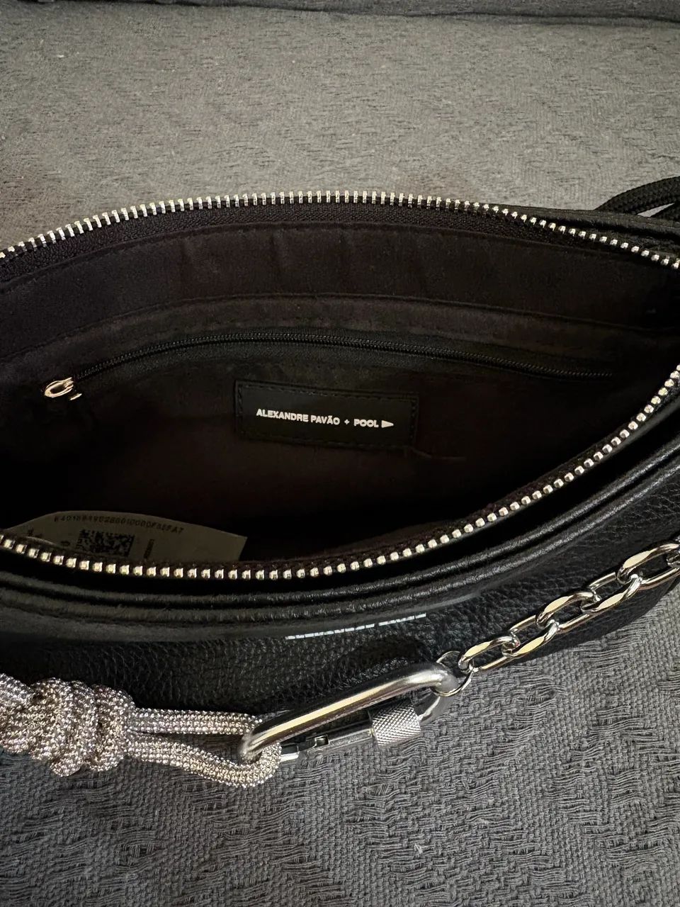 Bolsa Alexandre Pavão Pool preta + brinde - Foto 4